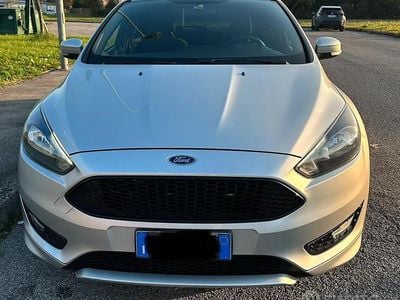 Grigio Usata 2017 Ford Focus ST-Line Berlina | 7700 € (Buon prezzo)