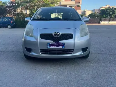 Usata Toyota Yaris 65 CV (47 kW) 2008 Grigio Utilitaria
