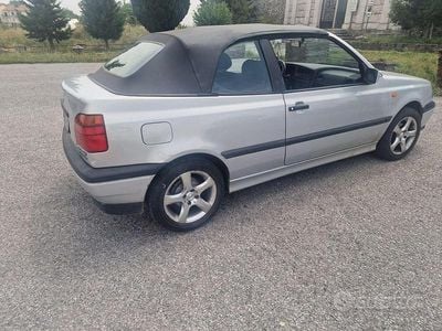 Usata VW Golf Cabriolet 101 CV (74 kW) 1997 Grigio Cabrio
