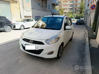 Gebraucht Hyundai i10 66 PS (48 kW) 2013 Weiß Kleinwagen