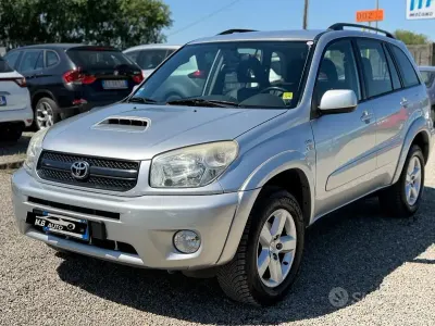 Usado Toyota RAV4 116 CV (85 kW) 2005 Gris SUV