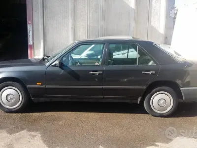 Usata Mercedes 190 105 CV (77 kW) 1988 Grigio Berlina