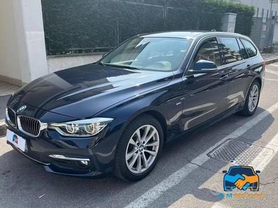 Usata BMW 318 Luxury Line 150 CV (110 kW) 2016 Blu Station wagon