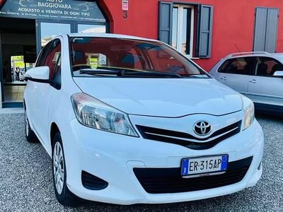 Begagnad Toyota Yaris 69 HK (50 kW) 2013 Vit Halvkombi