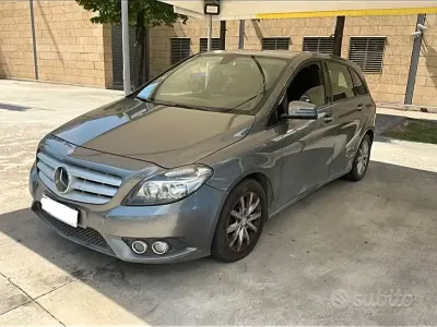 Usata Mercedes B180 Premium 109 CV (80 kW) 2012 Grigio Utilitaria