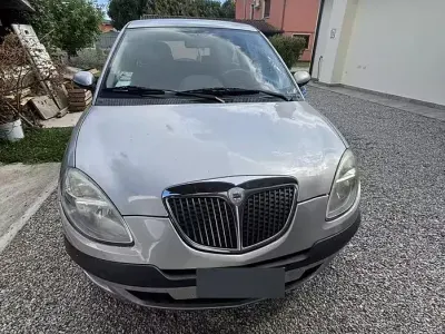 Usata Lancia Ypsilon 60 CV (44 kW) 2005 Grigio Utilitaria