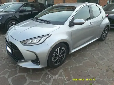 Usata Toyota Yaris Hybrid Trend 92 CV (67 kW) 2022 Argento Berlina