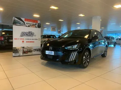 Ny Peugeot 208 Allure 101 HK (74 kW) 2025 Svart Halvkombi
