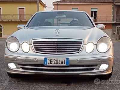 Usata Mercedes E270 Avantgarde 177 CV (130 kW) 2003 Grigio Berlina
