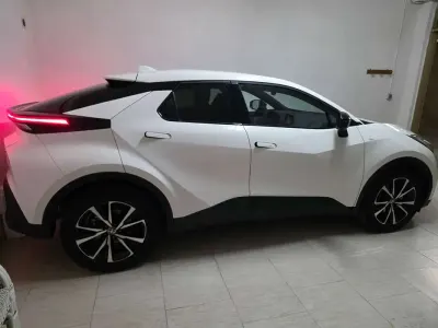 Usata Toyota C-HR Trend 98 CV (72 kW) 2024 Bianco SUV