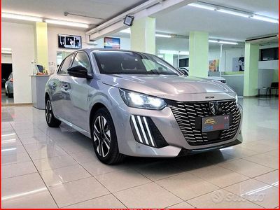 Usata Peugeot 208 Allure 101 CV (74 kW) 2024 Argento Utilitaria