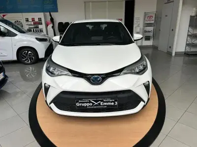 Usata Toyota C-HR Active 98 CV (72 kW) 2023 Bianco SUV