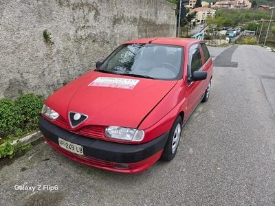 Usata Alfa Romeo 145 90 CV (66 kW) 1997 Rosso Utilitaria