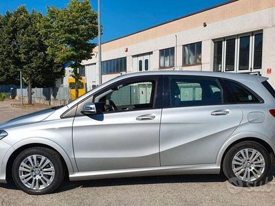 Begagnad Mercedes B200 Executive 156 HK (114 kW) 2014 Grå Minibuss