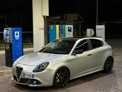 Usata Alfa Romeo Giulietta Veloce 170 CV (125 kW) 2019 Grigio Utilitaria