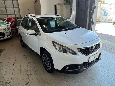 Usata Peugeot 2008 Active 99 CV (72 kW) 2017 Bianco SUV