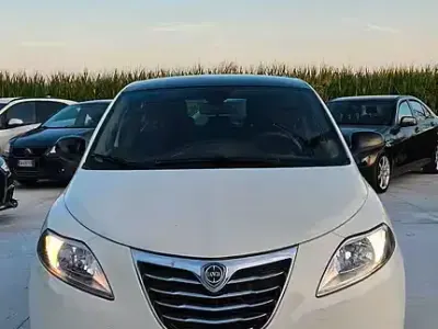 Usata Lancia Ypsilon Silver 69 CV (50 kW) 2013 Bianco Utilitaria