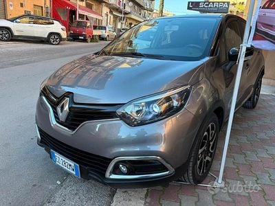 Usata Renault Captur Intens 90 CV (66 kW) 2015 Grigio SUV