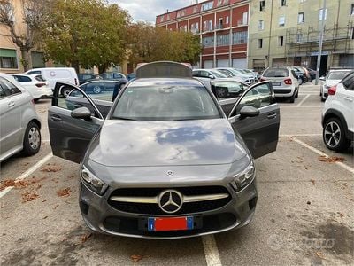 Usata Mercedes A180 Premium 116 CV (85 kW) 2020 Grigio Berlina