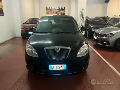 Usado Lancia Ypsilon 69 HP (50 kW) 2011 Preto Citadino