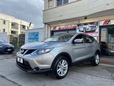 Używany Nissan Qashqai Acenta 110 KM (80 kW) 2015 Szary SUV