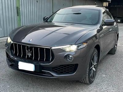 Usata Maserati Levante 275 CV (202 kW) 2017 Grigio SUV