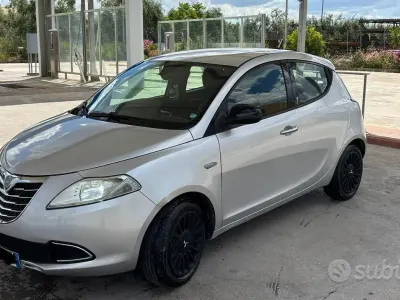 Usata Lancia Ypsilon 95 CV (69 kW) 2011 Grigio Utilitaria