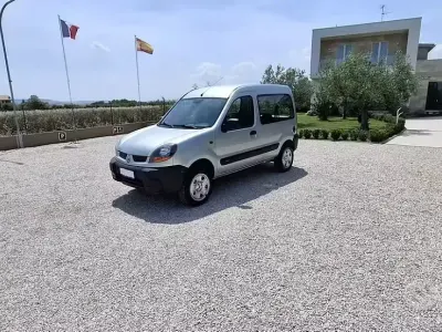 Usata Renault Kangoo Authentique 80 CV (58 kW) 2003 Grigio Monovolume