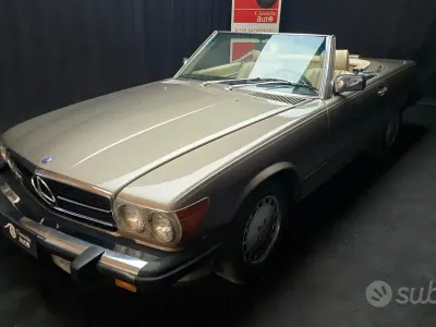 Usata Mercedes 560 245 CV (180 kW) 1988 Marrone Cabrio