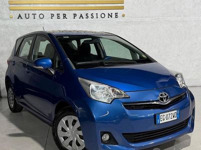 Usata Toyota Verso 99 CV (72 kW) 2011 Blu Monovolume