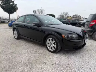 Usata Volvo C30 R-Design 101 CV (74 kW) 2008 Nero Utilitaria