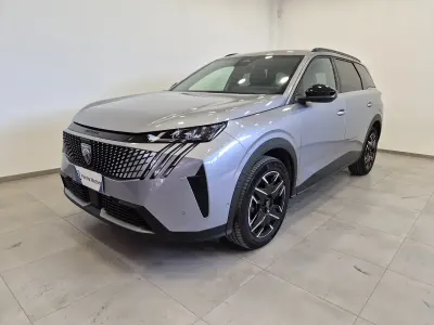 Usado Peugeot 5008 Allure 145 HP (106 kW) 2025 Verde SUV