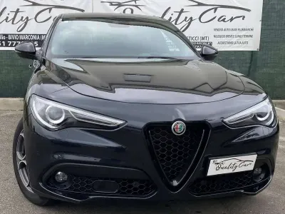 Käytetty Alfa Romeo Stelvio Sprint 190 HP (139 kW) 2022 Musta Katumaasturi
