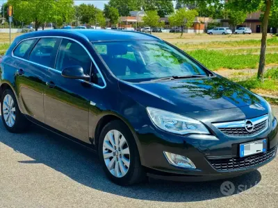 Usata Opel Astra 110 CV (80 kW) 2012 Nero Station wagon
