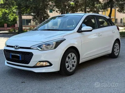 Usata Hyundai i20 Classic 73 CV (53 kW) 2017 Bianco Berlina