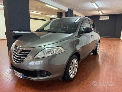 Usata Lancia Ypsilon Platinum 69 CV (50 kW) 2015 Grigio Utilitaria