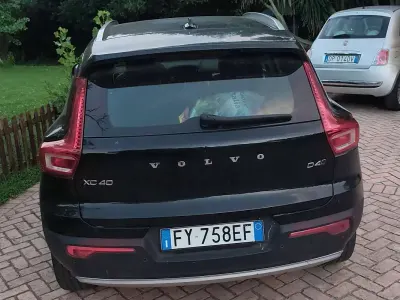 Usata Volvo XC40 Momentum 190 CV (139 kW) 2019 Nero SUV
