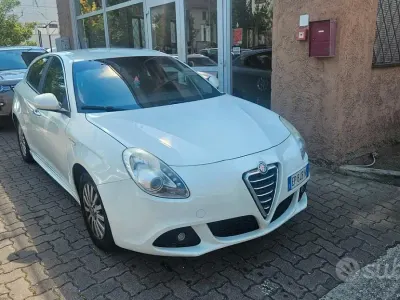 Usata Alfa Romeo Giulietta Distinctive 120 CV (88 kW) 2013 Bianco Utilitaria