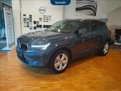 Nuova Volvo XC40 Core 163 CV (119 kW) 2026 Blu metallizzato SUV