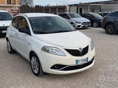 Usata Lancia Ypsilon Gold 69 CV (50 kW) 2016 Bianco Utilitaria