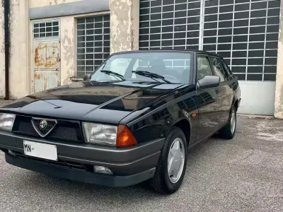 Usata Alfa Romeo 75 120 CV (88 kW) 1990 Nero Berlina