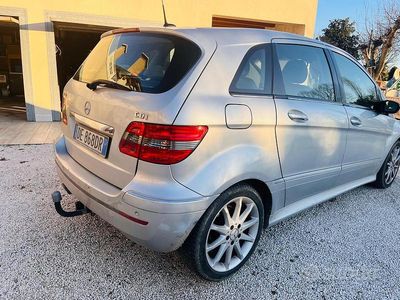 Usata Mercedes B200 136 CV (100 kW) 2006 Grigio Monovolume