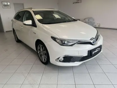 Second-hand Toyota Auris Touring Sports Active 99 CP (72 kW) 2016 Alb Break