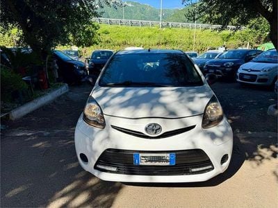 Usata Toyota Aygo Connect Style 68 CV (50 kW) 2013 Bianco Utilitaria