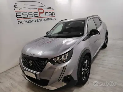 Usata Peugeot 2008 Allure 101 CV (74 kW) 2022 Grigio SUV