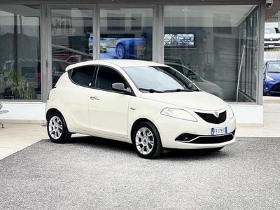 Usata Lancia Ypsilon 95 CV (69 kW) 2015 Beige Utilitaria