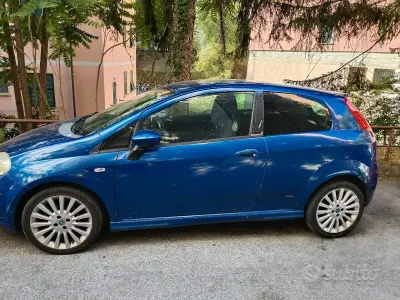 Usata Fiat Grande Punto Dynamic 95 CV (69 kW) 2006 Bluazzurro Utilitaria