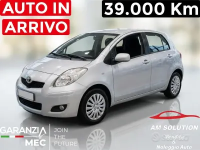 Usata Toyota Yaris 69 CV (50 kW) 2011 Grigio Utilitaria