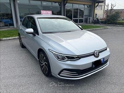 Usata VW Golf VIII Life 110 CV (80 kW) 2022 Argento Berlina