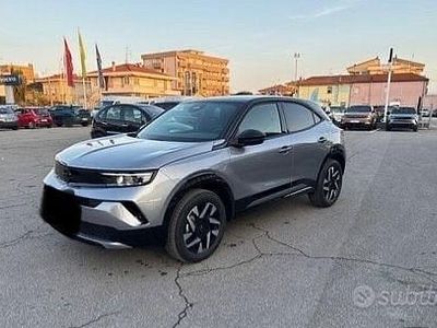 Usata Opel Mokka Elegance 131 CV (96 kW) 2023 Grigio SUV